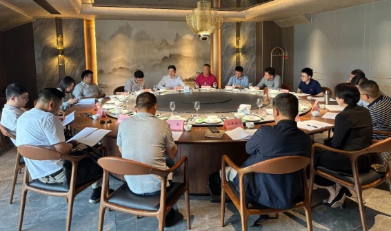 座谈会.jpg
